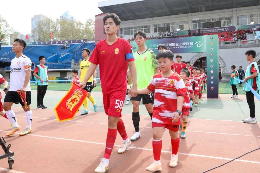 摩斯球员在比赛中冷静把握机会,率队击败对手的简单介绍 摩斯球员在比赛中冷静把握机会,率队击败对手的简单介绍