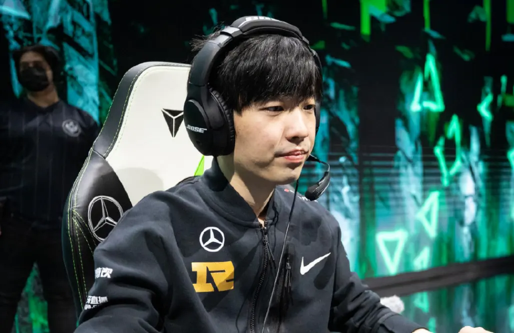 开云体育app-BRO翻盘BLG，ShowMaker线上压制力十足激烈交锋入围赛，让粉丝疯狂欢呼