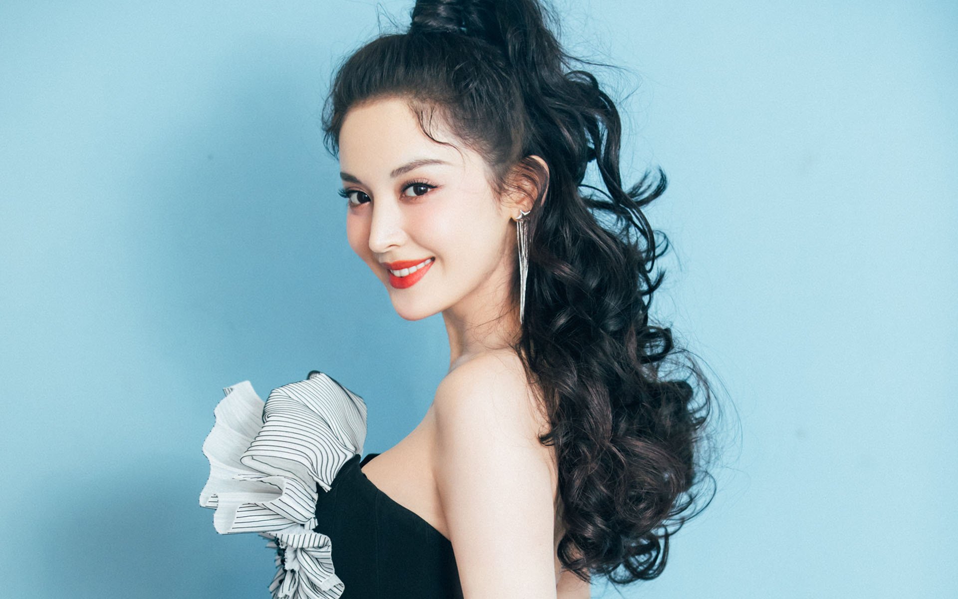 开云体育官方网站-F1年度争冠之夜，卡拉斯科的教科书级表演，如何重塑赛车传奇